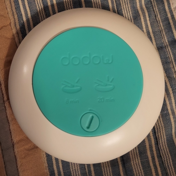 NEW Dodow Fall Asleep Faster sleep or anxiety aide device - Picture 6 of 8
